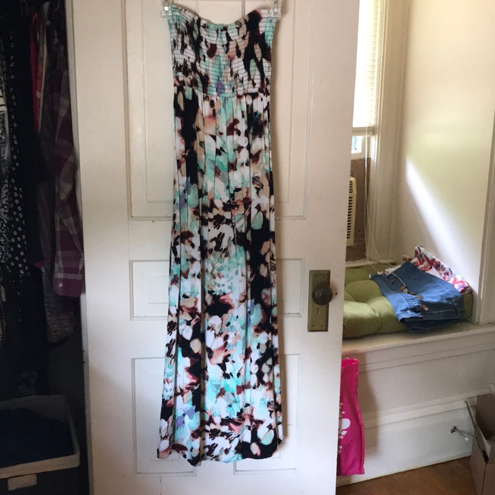 Flowy, floral strapless dress